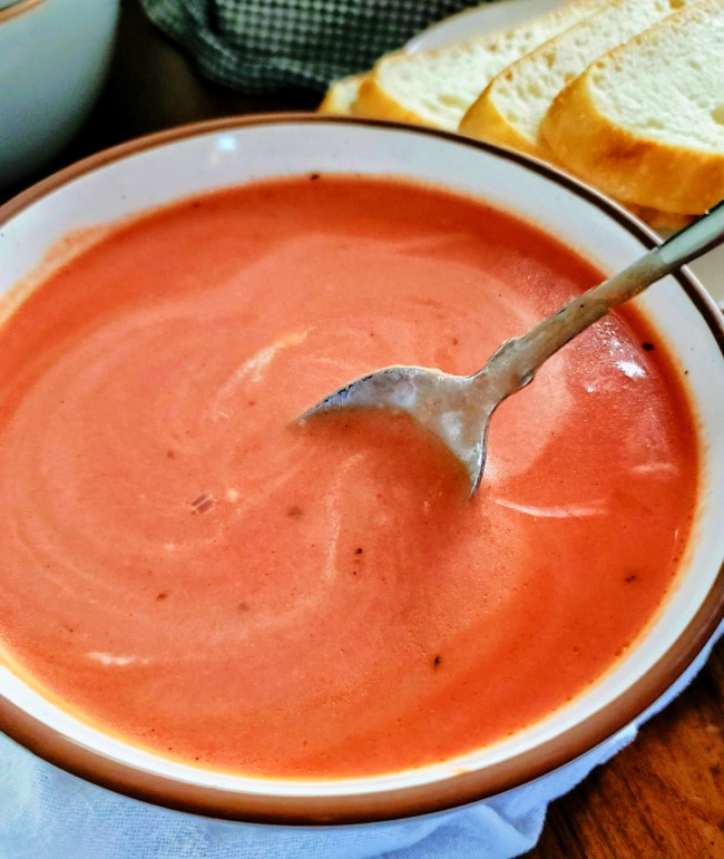 Simple 6 Ingredient 6 Minute Creamy Tomato Soup from Scratch