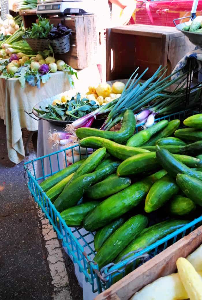 Save money on food at the farmer's market