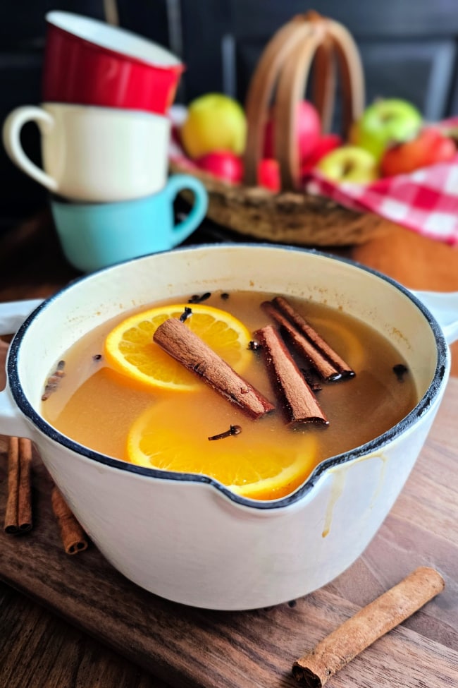 Old Fashioned Hot Spiced Apple Cider